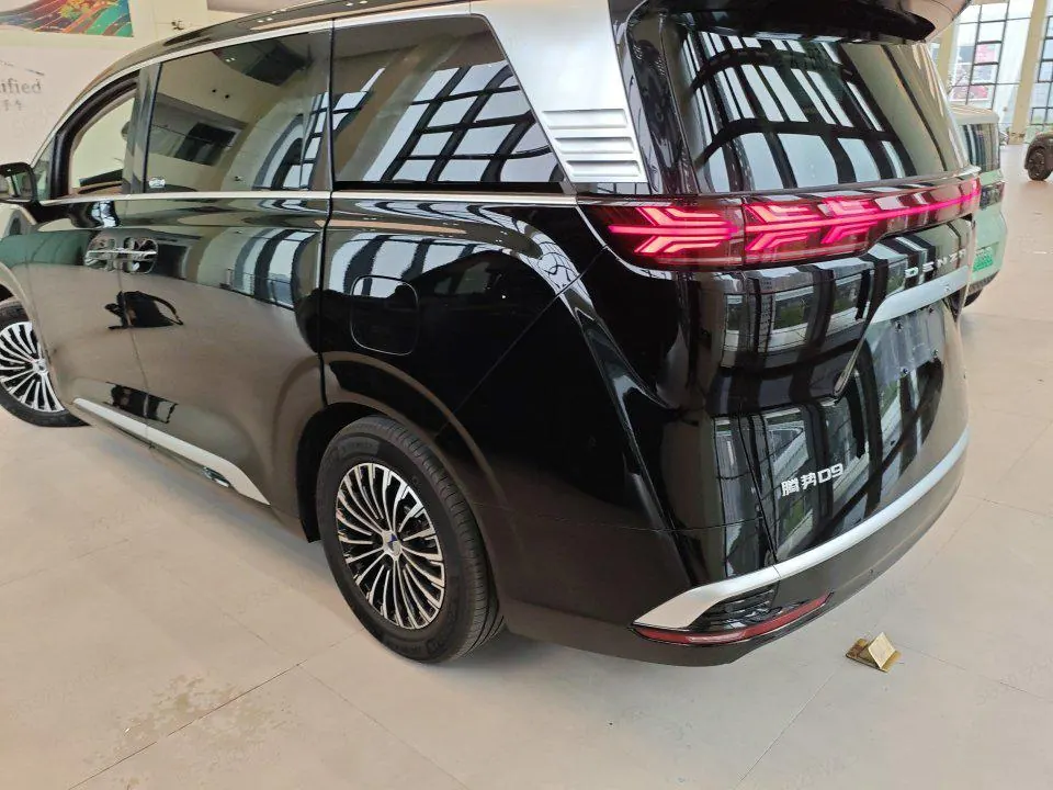 Denza 2024 Denza D9 DM-i 1.5T stepless 980 four-wheel drive distinguished automatic gear 4
