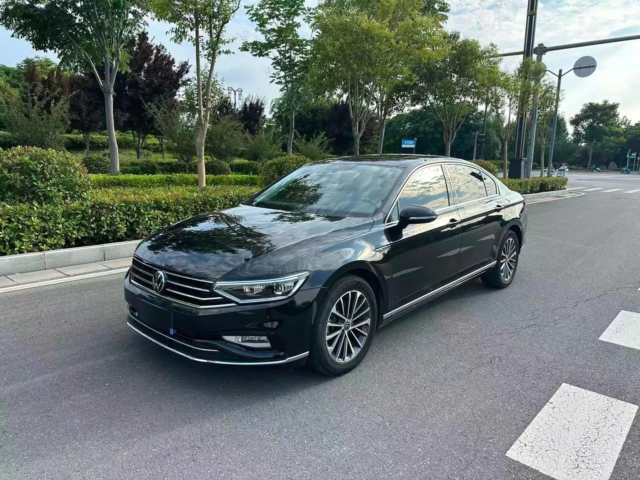 Volkswagen 2020 Magotan 2.0TSI 330TSI luxury automatic transmission - View 1