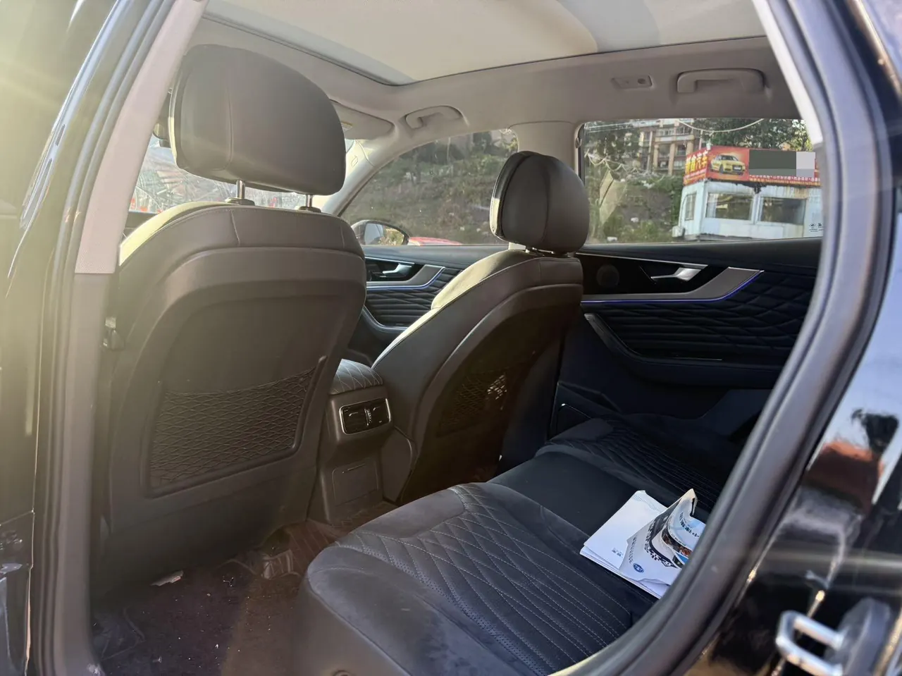 HongQi 2022 HS5 2.0T 4-wheel drive smart flag-sharing version automatic gear 4
