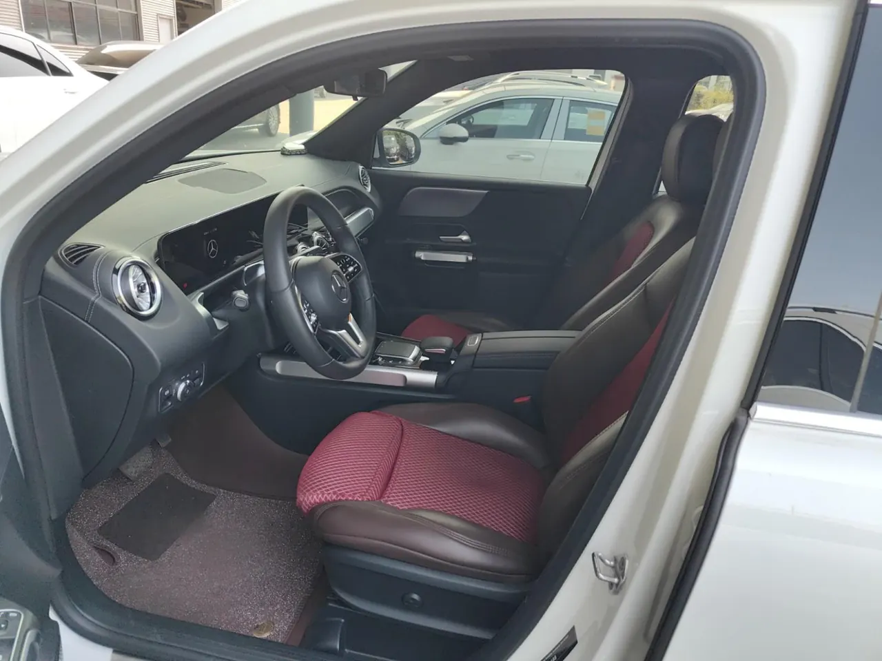 Mercedes Benz 2023 GLB 220 2.0T Dynamic Automatic 3