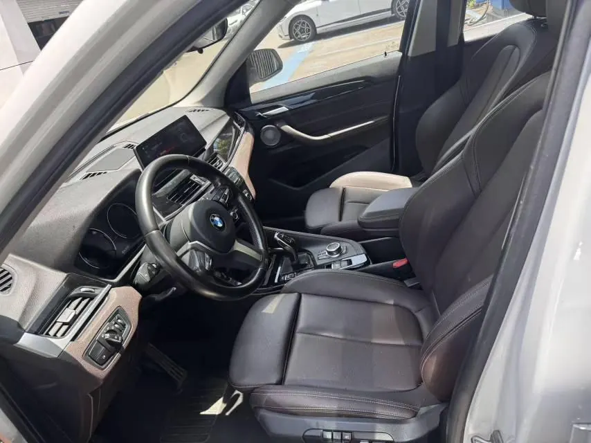 BMW 2022 X1 sDrive20Li 1.5T fashion automatic gear 2