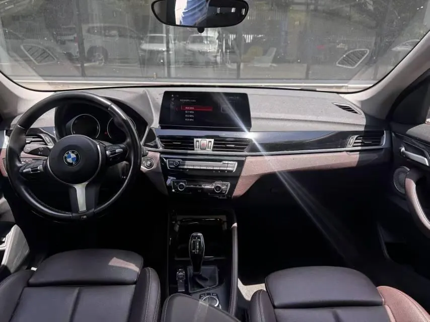 BMW 2022 X1 sDrive20Li 1.5T fashion automatic gear 4