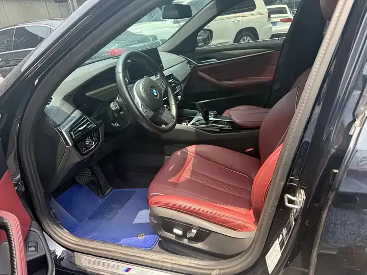 BMW 5 Series 2023 530Li Leading M Sports Suit 3