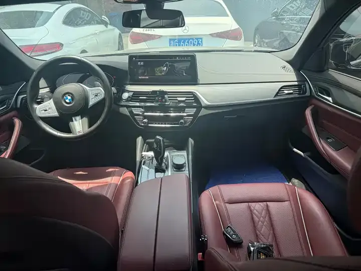 BMW 5 Series 2023 530Li Leading M Sports Suit 4