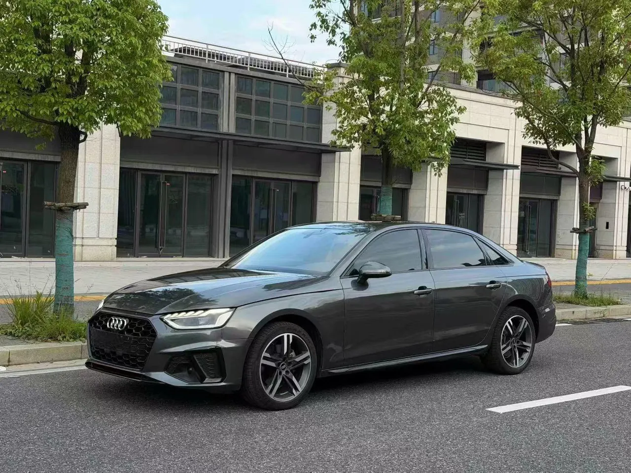 Audi 2022 A4L 2.0TFSI 40TFSI Deluxe Dynamic Automatic - View 1