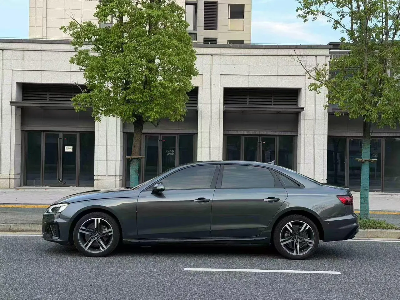 Audi 2022 A4L 2.0TFSI 40TFSI Deluxe Dynamic Automatic 3