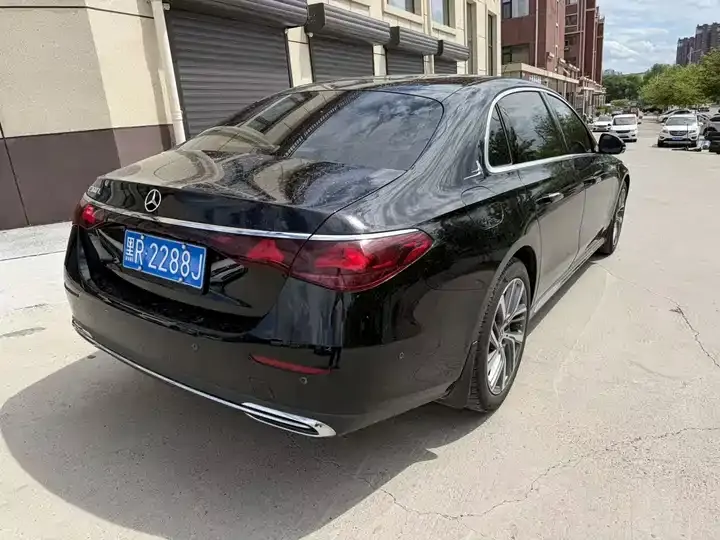 Mercedes Benz E-Class 2024 E 300 L Fashion 3
