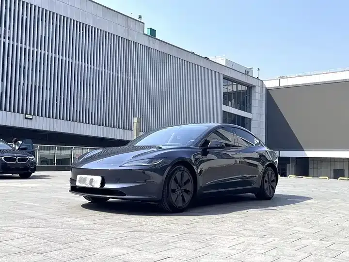 Open image lightbox: Model 3 2023 rear-wheel drive version