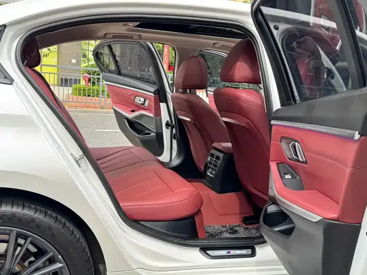 BMW 3 series 2023 325Li M sports obsidian night suit 10