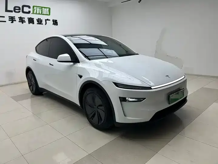 2025 Model Y Rear-Wheel-Drive Version 3