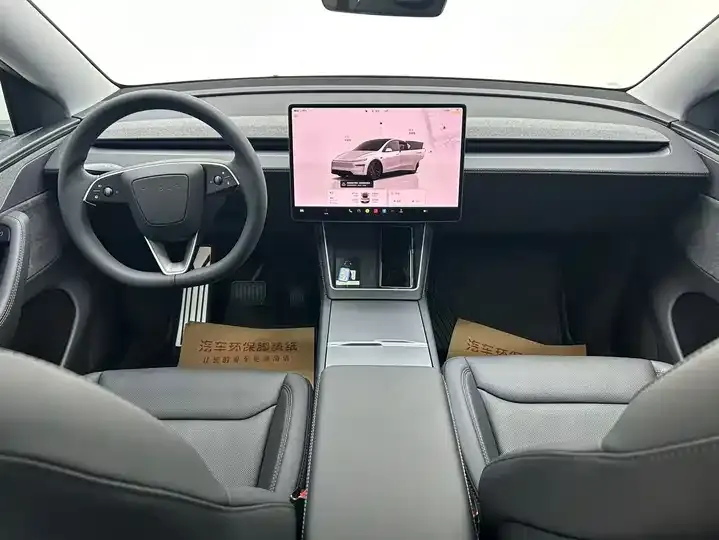 2025 Model Y Rear-Wheel-Drive Version 4