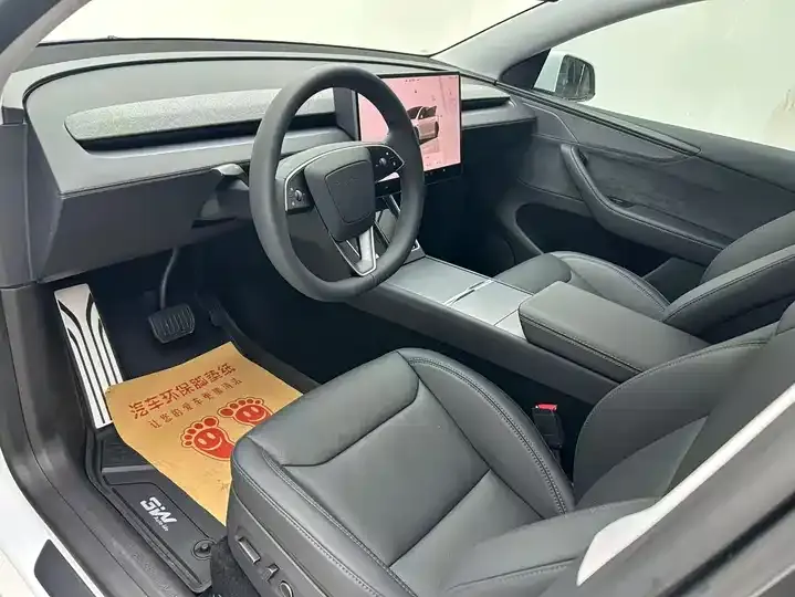 2025 Model Y Rear-Wheel-Drive Version 5