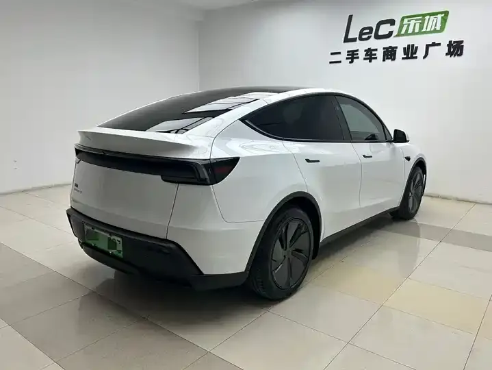 2025 Model Y Rear-Wheel-Drive Version 7