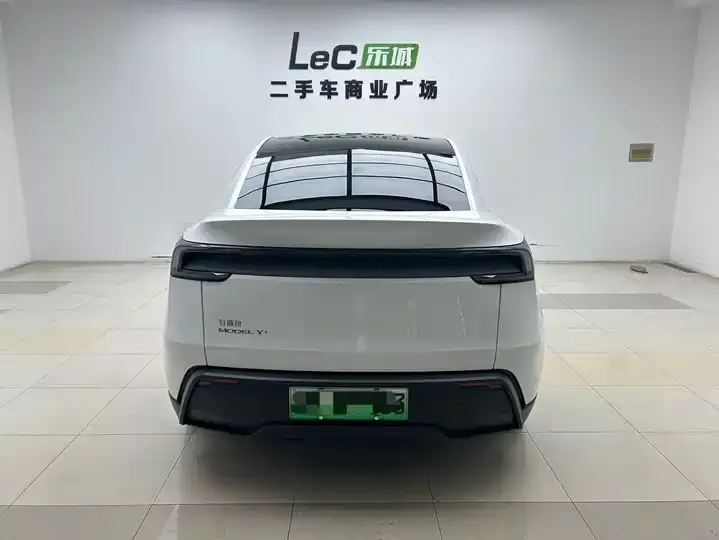 2025 Model Y Rear-Wheel-Drive Version 8