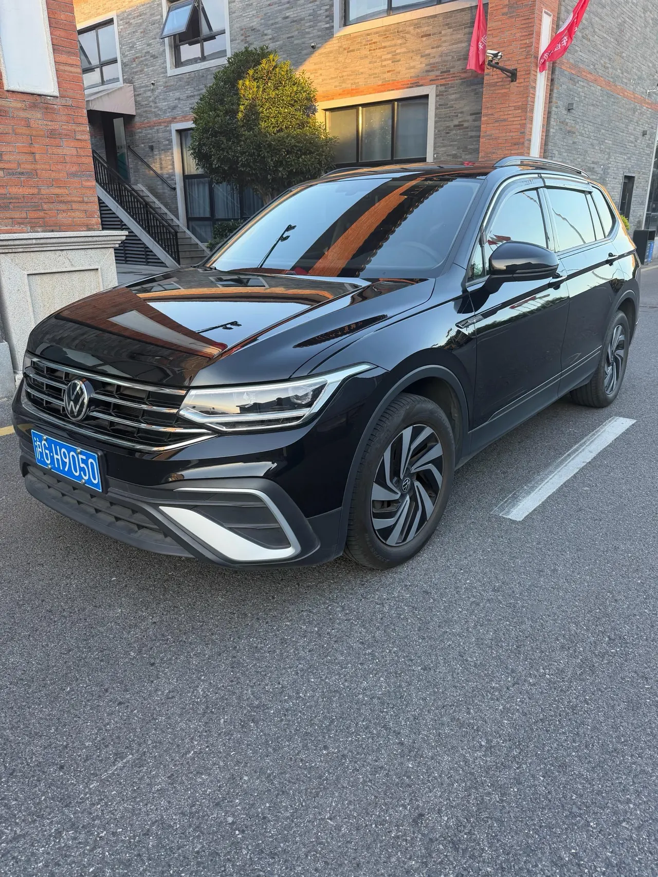 Volkswagen 2022 Tiguan L 2.0TSI 330TSI Two-Drive Comfortable Edition Automatic Gear - View 1