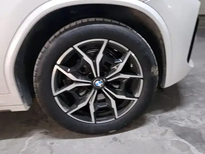 BMW X3 2023 xDrive25i M sports suit 6