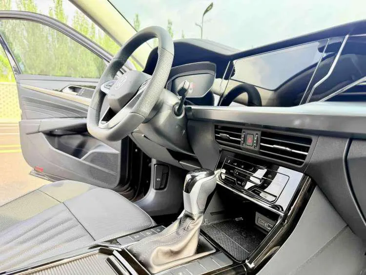 Volkswagen 2025 Passat 2.0TSI 380TSI Subut Long Yao Edition Automatic Gear 6