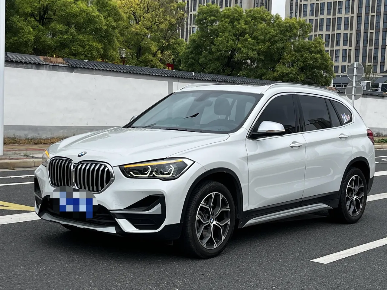 BMW 2022 X1 sDrive20Li 1.5T fashion automatic gear - View 1