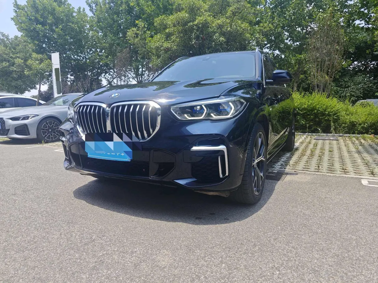 Open image lightbox: BMW 2022 X5 xDrive40Li 48V 3.0T M sports suit (modified) automatic gear