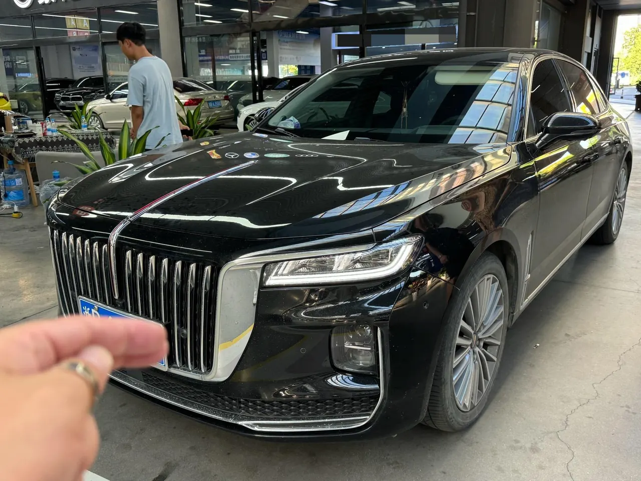 HongQi 2020 H9 48V 2.0T Zhilian Qi Chang Edition Automatic Gear - View 1