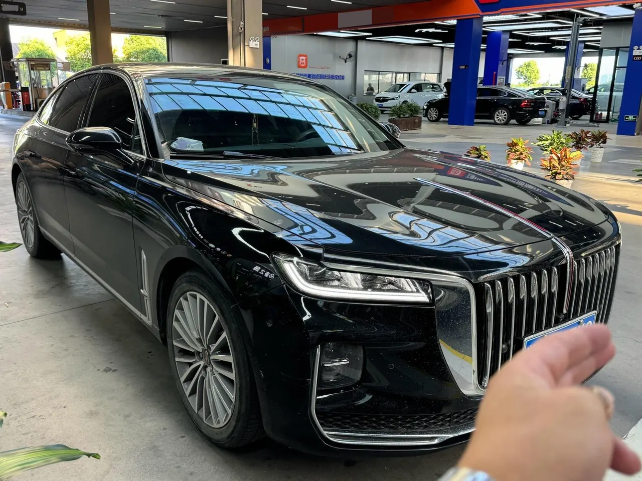 HongQi 2020 H9 48V 2.0T Zhilian Qi Chang Edition Automatic Gear 3