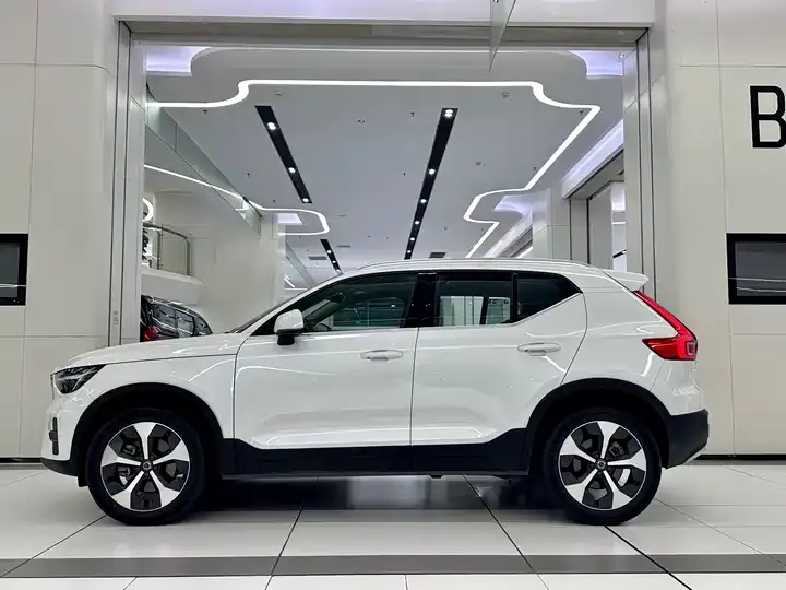 Volvo XC40 2025 B4 4WD Zhiyuan Deluxe Edition 3