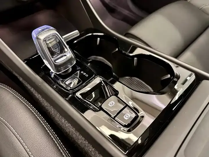 Volvo XC40 2025 B4 4WD Zhiyuan Deluxe Edition 9