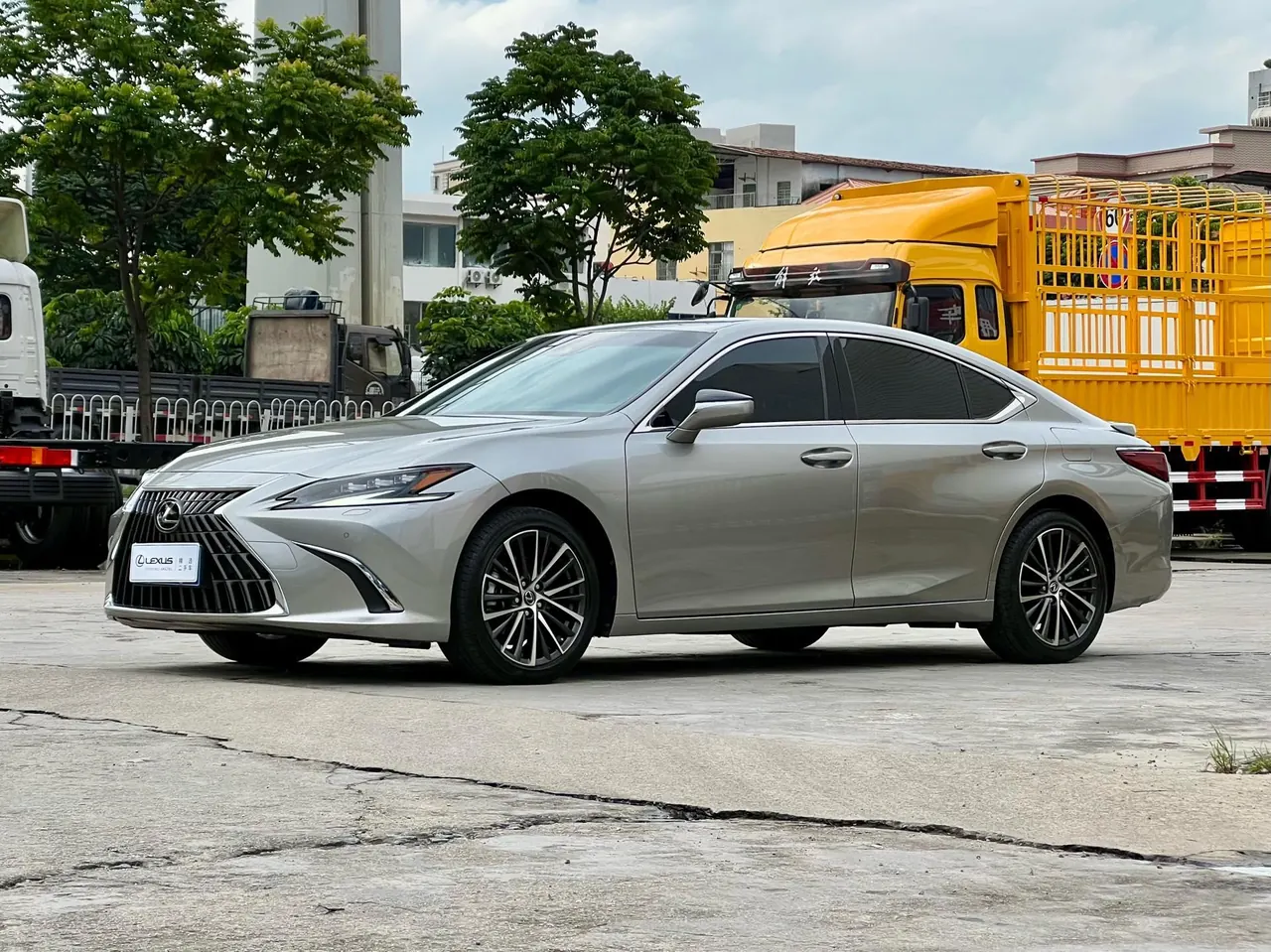 Lexus ES (Imported) 2022 ES300h 2.5 Stepless Premium Edition Automatic Gear - View 1