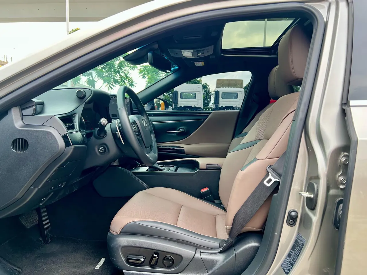 Lexus ES (Imported) 2022 ES300h 2.5 Stepless Premium Edition Automatic Gear 6