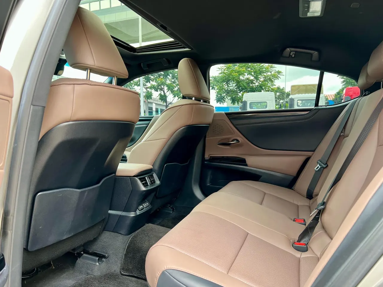 Lexus ES (Imported) 2022 ES300h 2.5 Stepless Premium Edition Automatic Gear 8