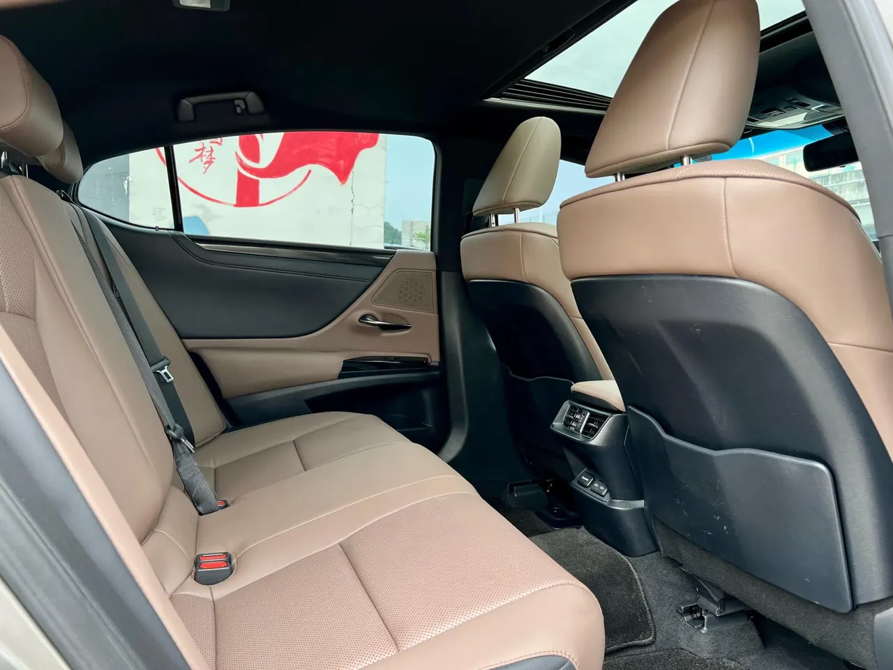 Lexus ES (Imported) 2022 ES300h 2.5 Stepless Premium Edition Automatic Gear 9