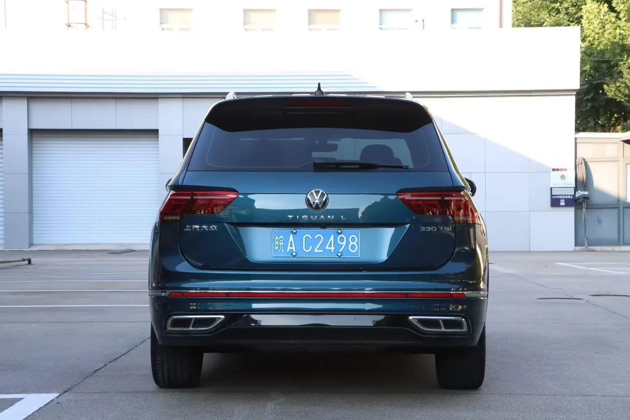 Volkswagen 2022 Tiguan L R-Line 2.0TSI 330TSI Two-Drive R-Line Overdrive Automatic Gear 12