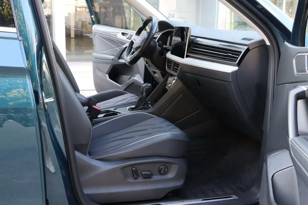Volkswagen 2022 Tiguan L R-Line 2.0TSI 330TSI Two-Drive R-Line Overdrive Automatic Gear 13