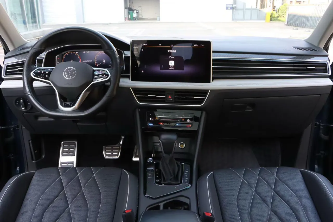 Volkswagen 2022 Tiguan L R-Line 2.0TSI 330TSI Two-Drive R-Line Overdrive Automatic Gear 3