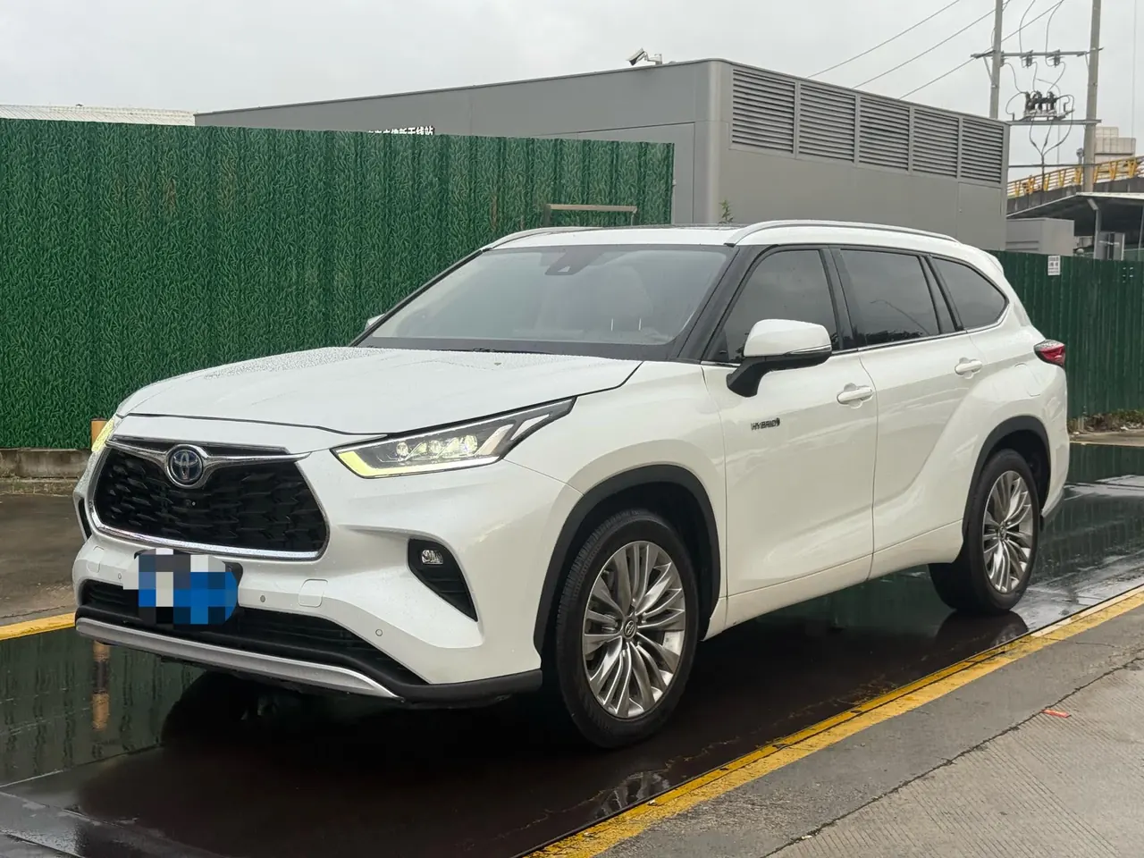 Toyota 2022 Highlander Dual Engine 2.5 Stepless Four-wheel Drive Extreme Edition 7-seat Automatic Gear - View 1