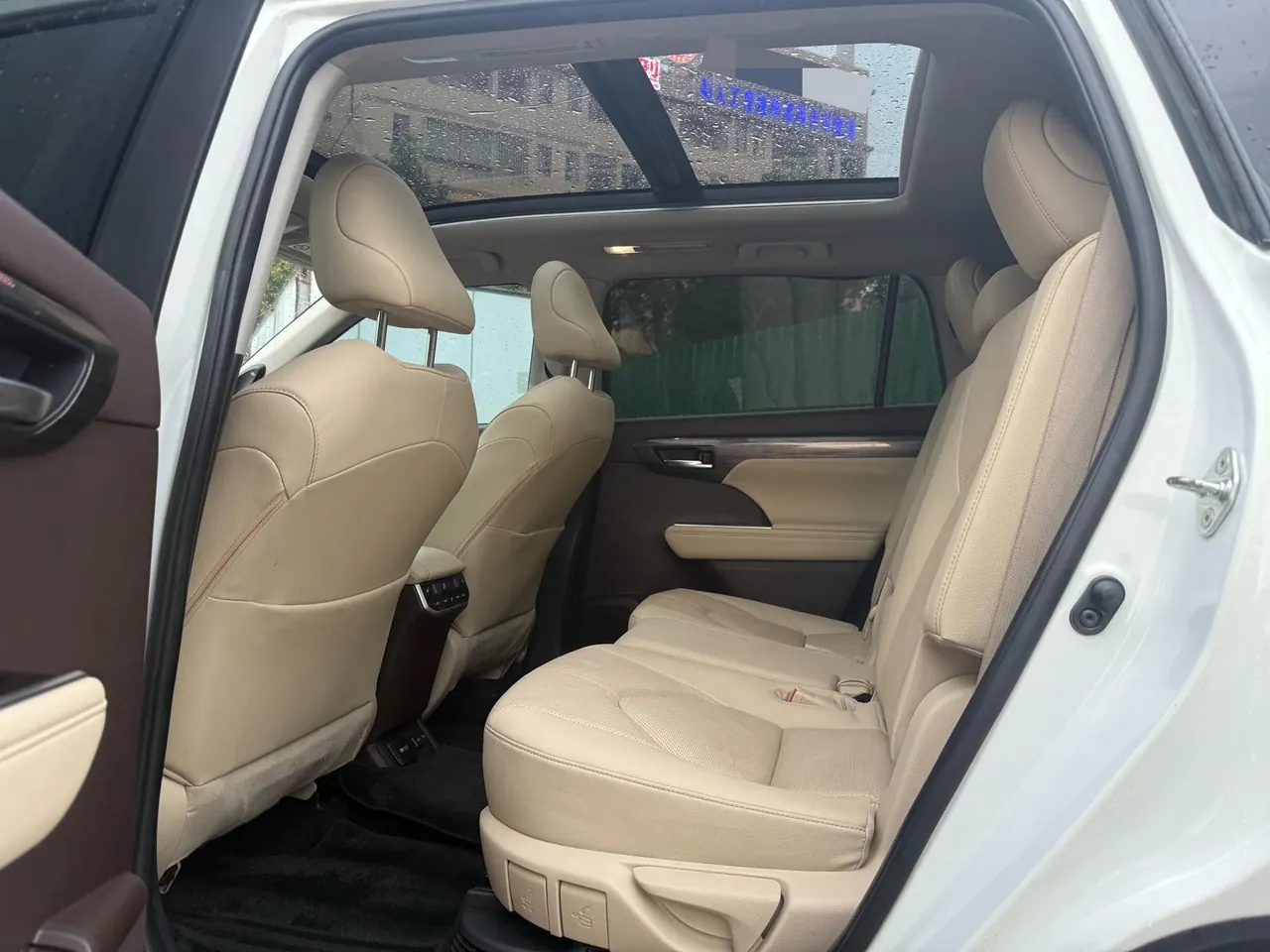 Toyota 2022 Highlander Dual Engine 2.5 Stepless Four-wheel Drive Extreme Edition 7-seat Automatic Gear 5