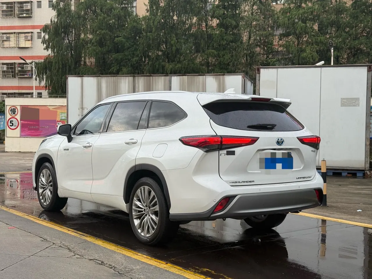 Toyota 2022 Highlander Dual Engine 2.5 Stepless Four-wheel Drive Extreme Edition 7-seat Automatic Gear 7