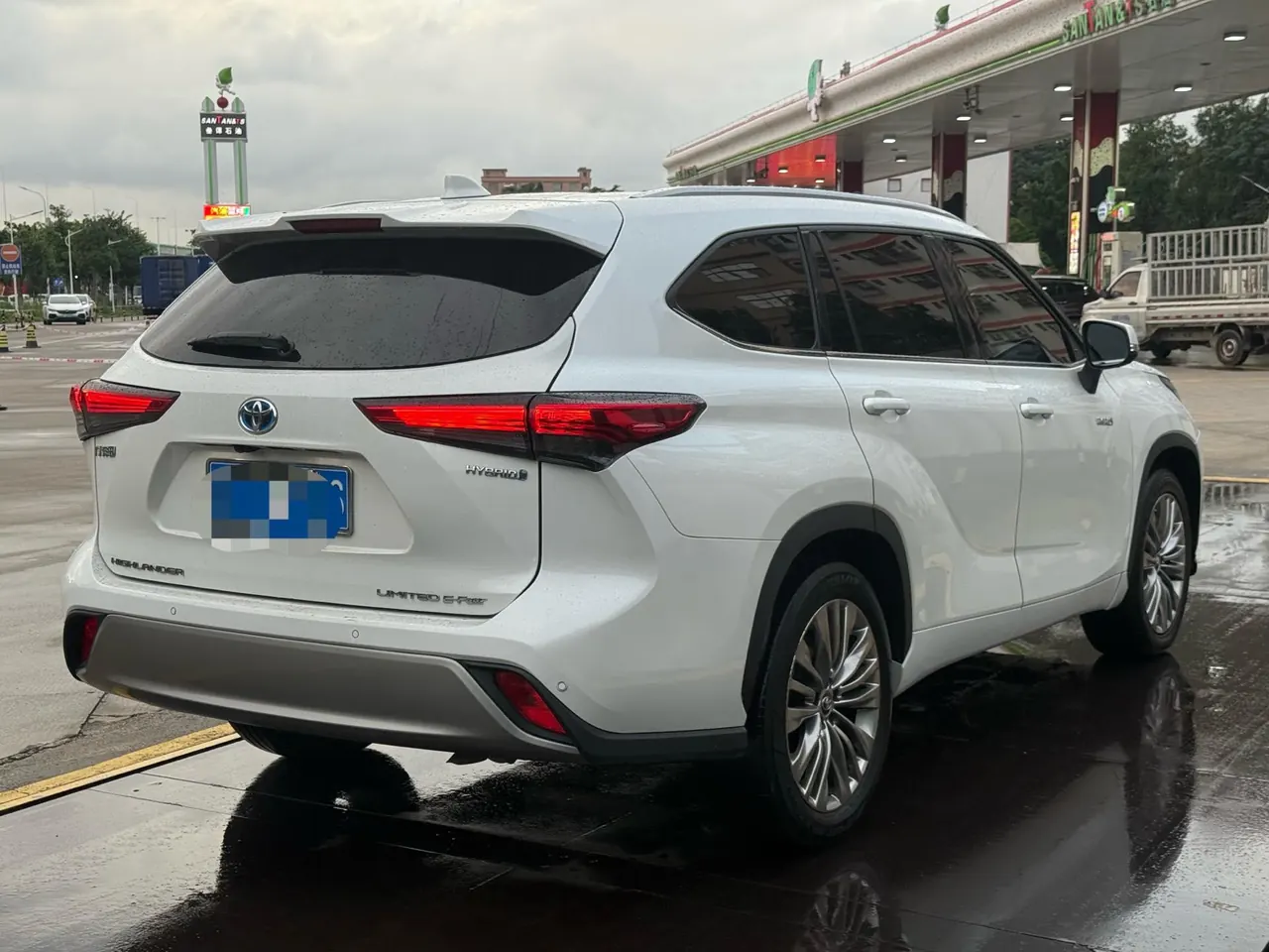 Toyota 2022 Highlander Dual Engine 2.5 Stepless Four-wheel Drive Extreme Edition 7-seat Automatic Gear 9