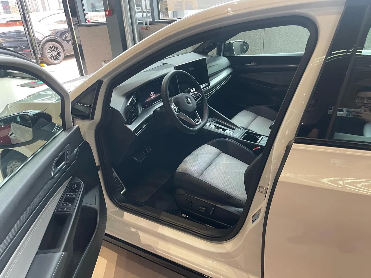Volkswagen 2025 Golf 8 R-Line 1.5TSI 300TSI (Modified) Automatic Gear 5