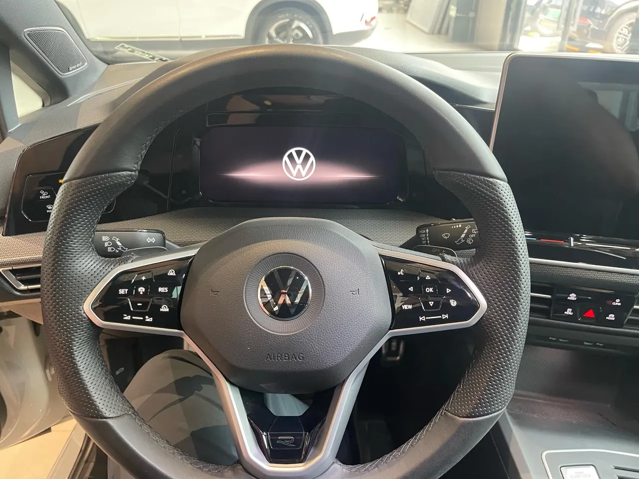 Volkswagen 2025 Golf 8 R-Line 1.5TSI 300TSI (Modified) Automatic Gear 6