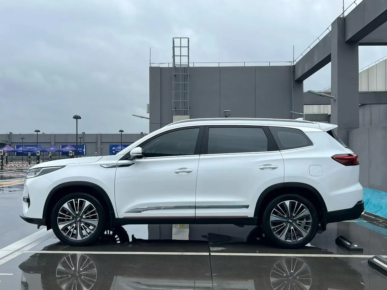 Chery 2022 Ruihu 8 PRO 2.0T 390T Two-Drive Vast Edition 5-seat Automatic Gear 6