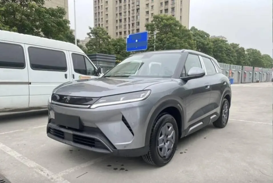 BYD 2025 Yuan UP 301KM Pilot Automatic Gear - View 1