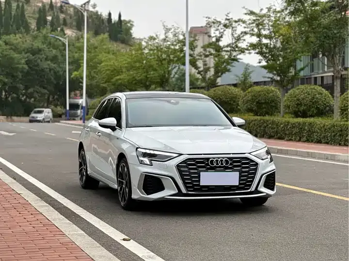 Audi A3 2022 Sportback 35 TFSI Luxury Sport 3