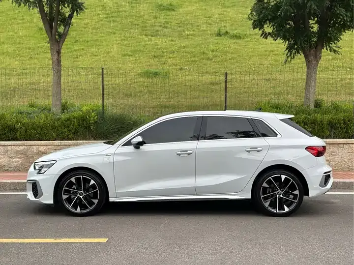 Audi A3 2022 Sportback 35 TFSI Luxury Sport 4