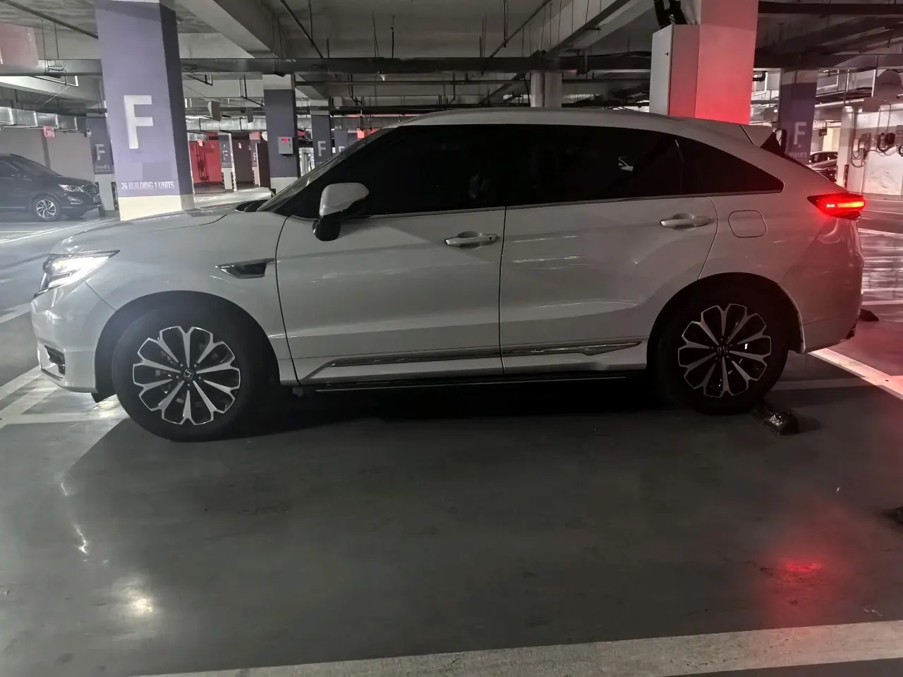 Honda 2023 UR-V 2.0T 370TURBO two-drive elegant version of automatic gear 3
