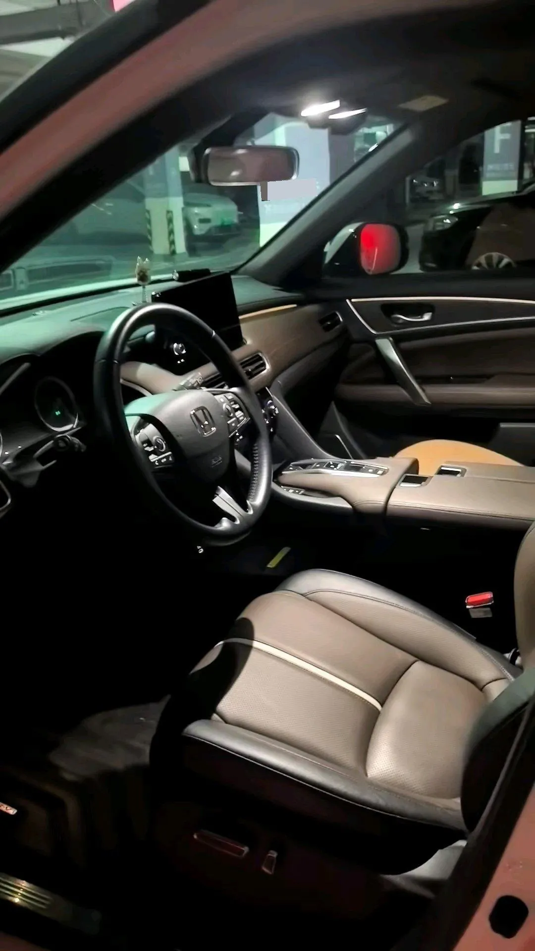 Honda 2023 UR-V 2.0T 370TURBO two-drive elegant version of automatic gear 4