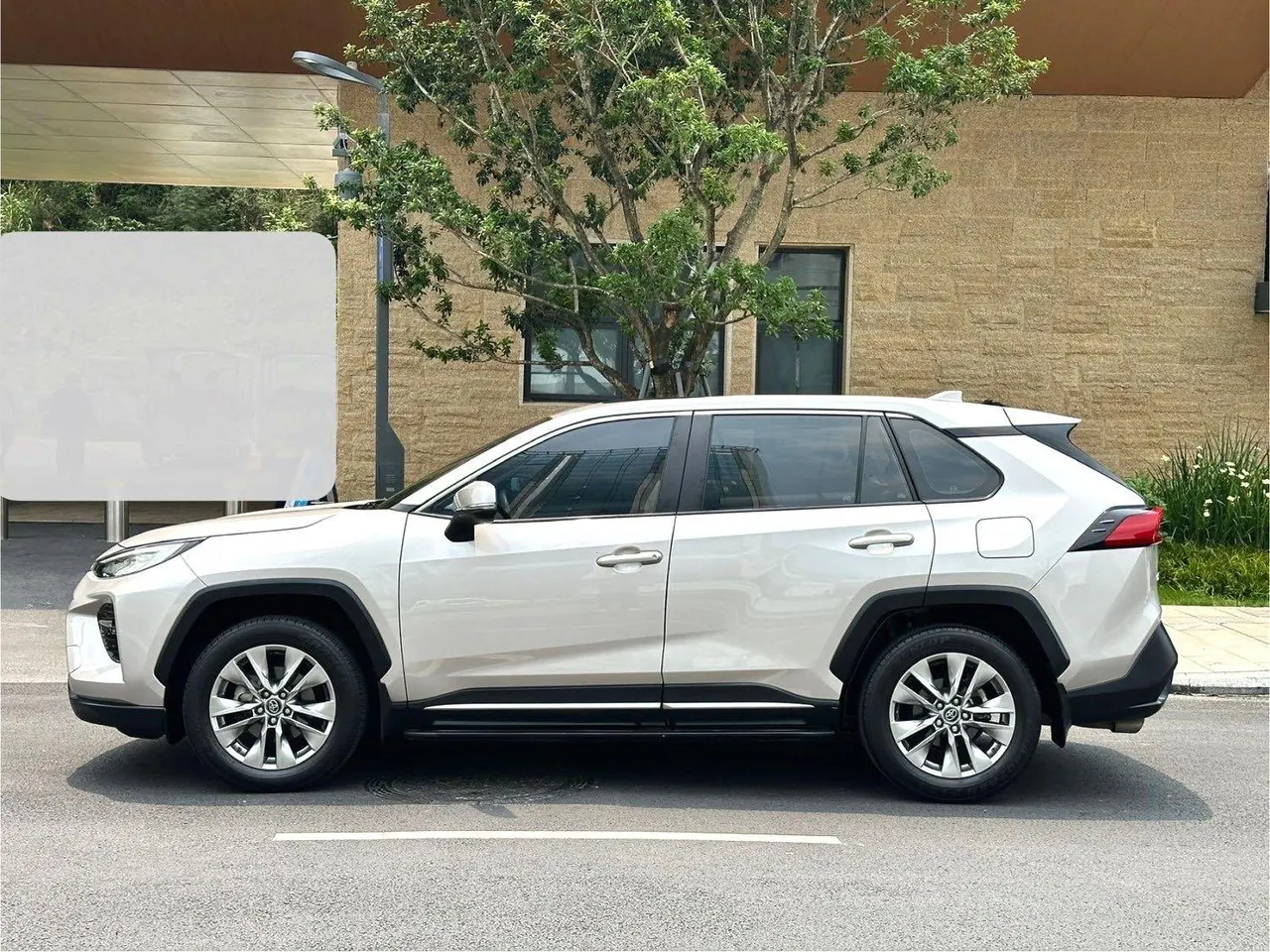 Toyota 2020 Willanda 2.0 Stepless Two-Drive Deluxe Automatic Gear 9