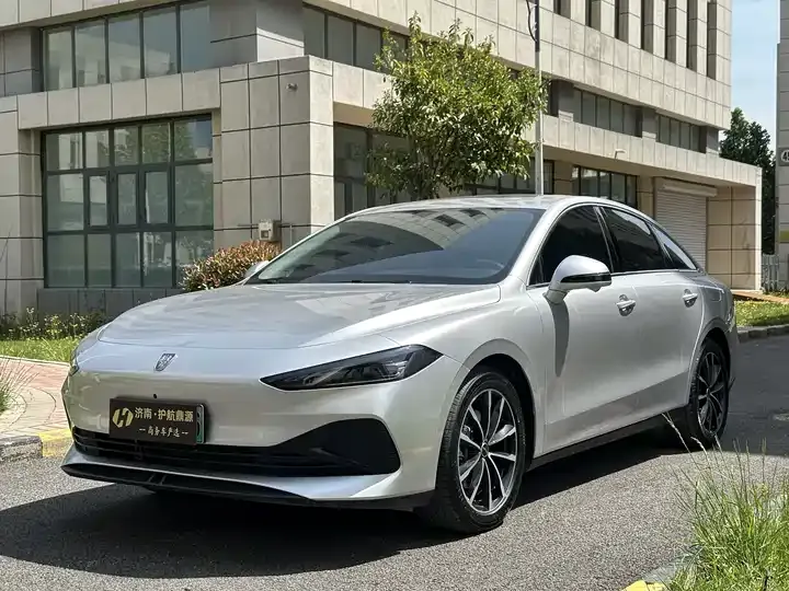 Open image lightbox: Roewe D7 2025 DMH 125km World Champion Edition