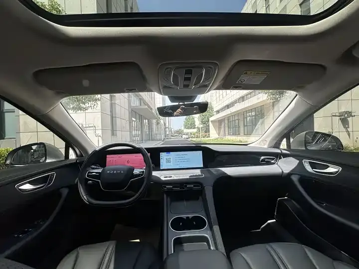 Roewe D7 2025 DMH 125km World Champion Edition 7