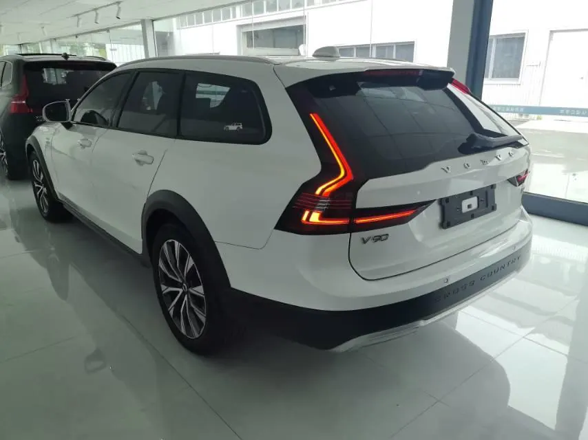 Volvo V90 (Imported) 2022 V90 Cross Country 48V 2.0T B5 AWD Zhiyuan Edition Automatic Gear 6